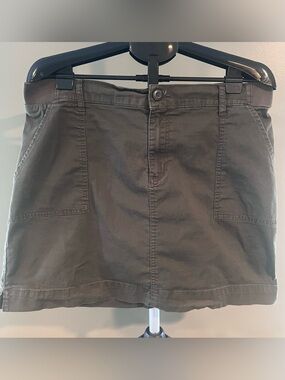 Lee Skort - Olive Green